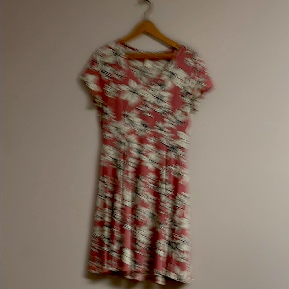 MIA & TESS Floral Pink and White Dress. Very comfortable and light